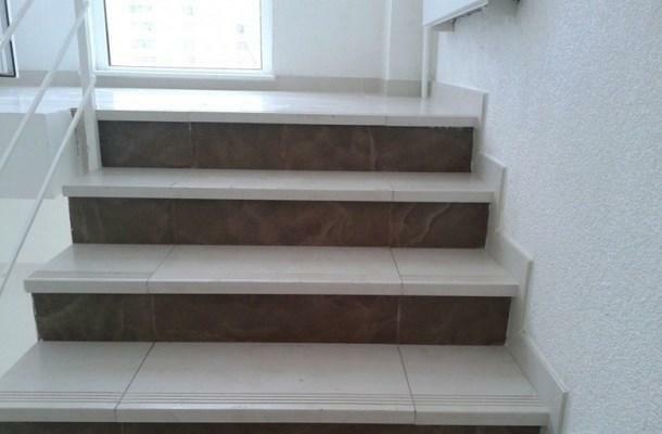 Steps for staircases from porcelain stoneware 1200 mm: granite finish, tiled staircase, photo in the house