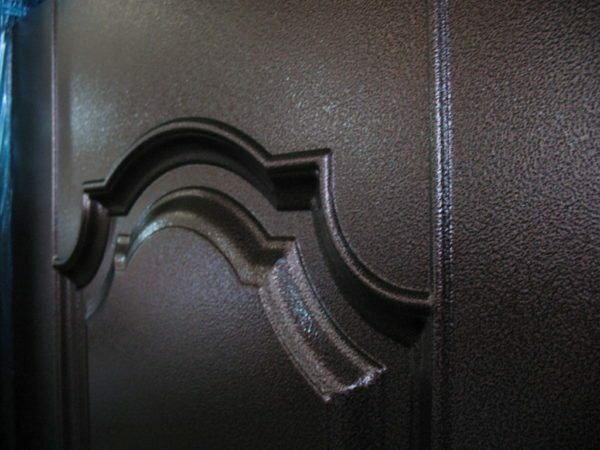 Gotovo svi visoke kvalitete metalna vrata se rukovati s čekić učinak emajlom