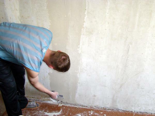 For a good result, the wallpaper is glued only to the cleaned and prepared surface