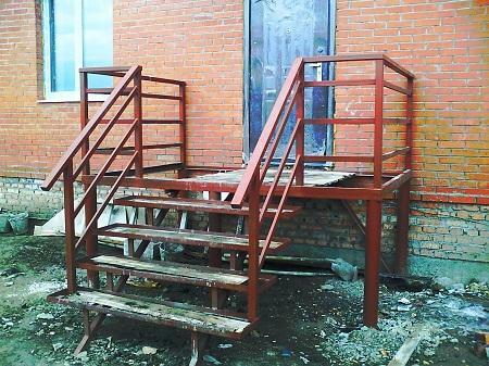 Gatvės Laiptai iš metalo turi ilgą tarnavimo laiką ir paprastą montavimą