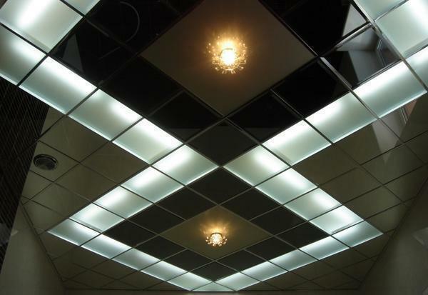 Nedeniyle hantal öğelere raf tavan yükünü arttırmak için önerilen, bu nedenle en iyi seçenek tasarımı değil - downlight LED
