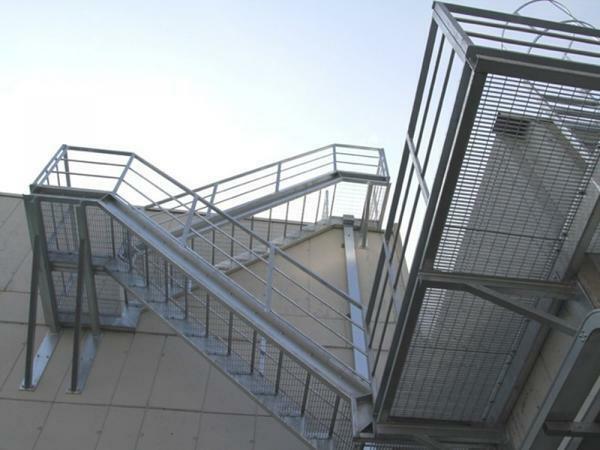 The main purpose of the emergency ladder is to enable people to safely and quickly leave the building in an emergency