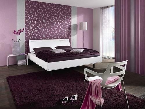 Untuk membuat interior asli sering menggunakan kombinasi wallpaper di kamar tidur