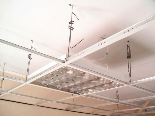 The main fastening elements in the frame are metal suspensions