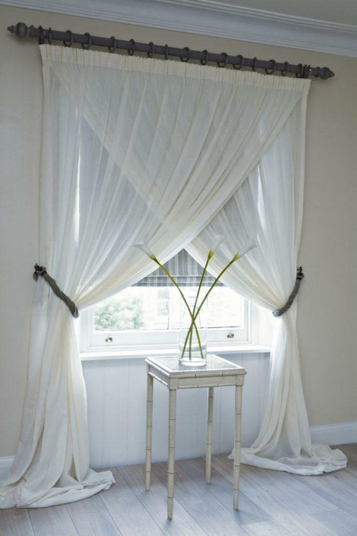 Window decoration with curtains is a very important part of creating an apartment interior