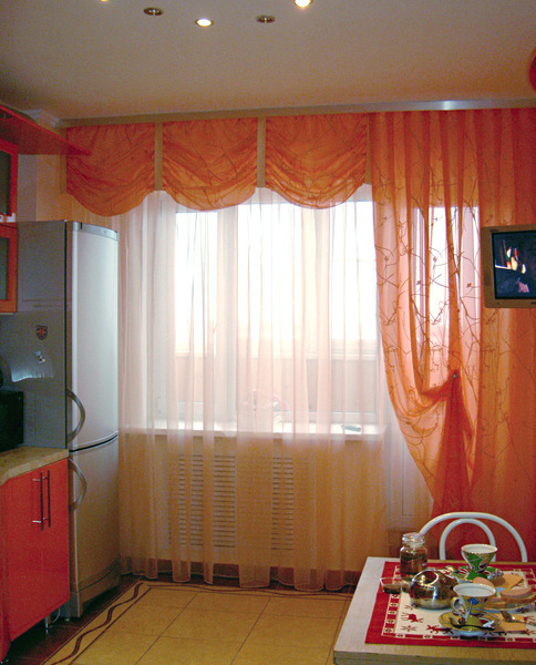 cortinas de design para uma pequena cozinha