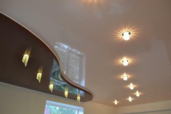 The two-level ceiling looks impressive, the main condition - the room should not initially be too low