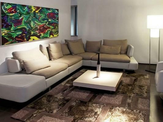 Machen Sie das Wohnzimmer eine komfortable und bequeme, man die schöne praktische Sofa verwenden können