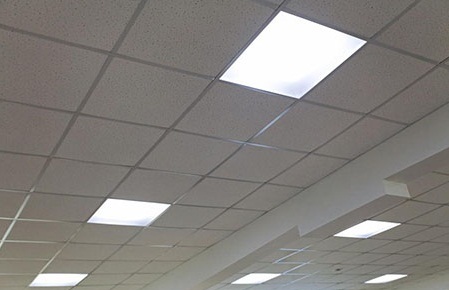 False ceilings with built-in lights look good both in office premises and in residential buildings