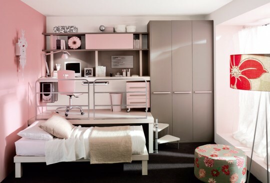 kız için küçük bir yatak odası tasarlayın