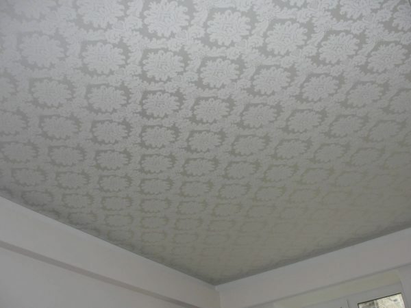 plafond de tissu peut être uni ou avec des motifs