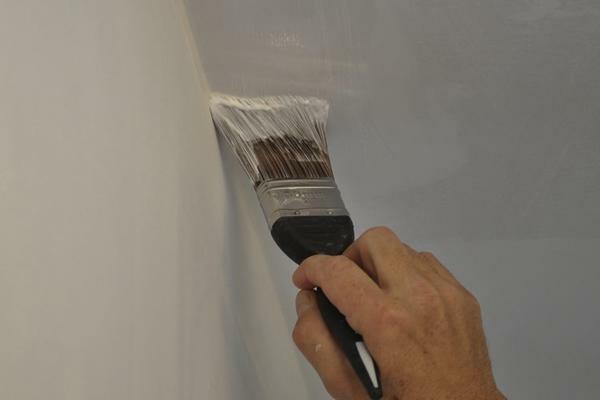 Usando o pincel permite esconder defeitos visíveis e melhorar a qualidade da superfície pintada