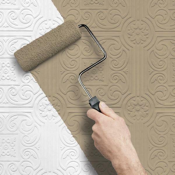 Before you paint the wallpaper, you should prepare all the necessary materials for work