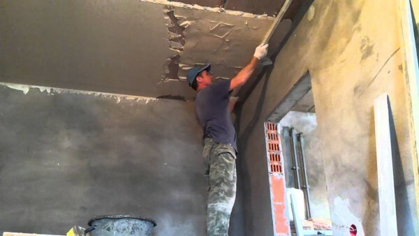 The alignment of the ceiling plaster