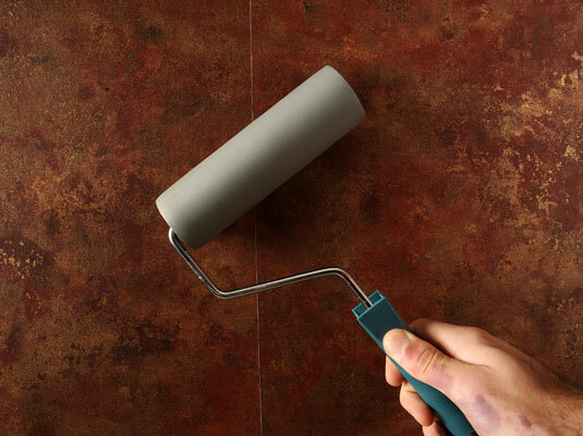 Posso pendurar papel de parede nas tintas à base de água (vodoemulsionku)