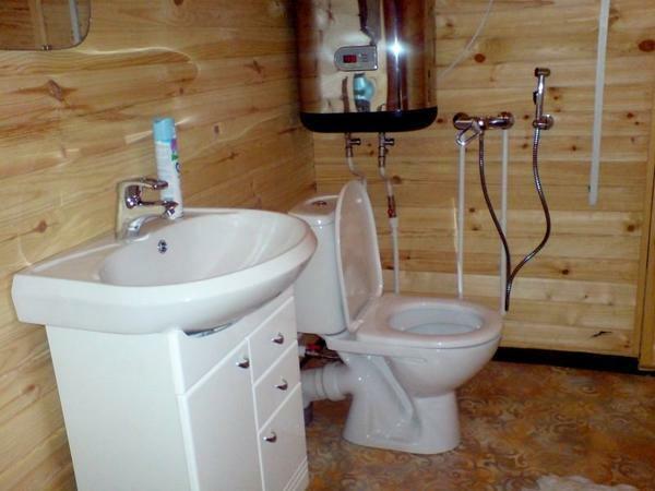 Using high-quality materials for construction, you can be sure that the dacha bathroom will please the owner for many years