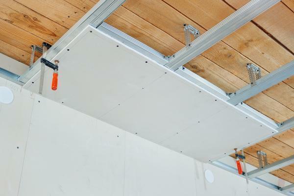 The basis of the suspended ceiling is the frame, which is fixed to the ceiling slabs