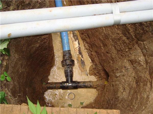 Pipes for water supply should be placed at a sufficient depth, so that they do not freeze in winter