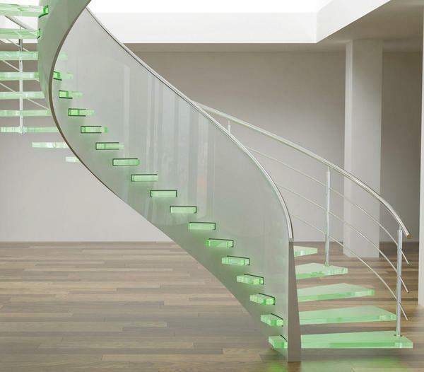 Ako odlučite instalirati stakla stubište, a posebnu pozornost treba obratiti na njegovu kvalitetu, pouzdanost i sigurnost za sve članove obitelji
