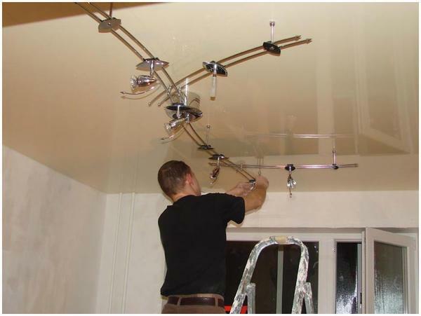 The work on the installation of ceiling spots is not very laborious, and therefore not too expensive