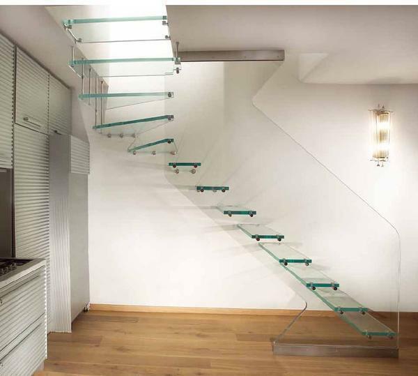 Trappe til Bolza er ganske nem og praktisk, da den ikke tager meget plads i rummet