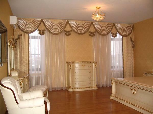For an interior of a hall it is necessary to select correctly лабрекены not to break its general style