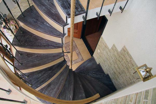 Za beton spiralno stubište je praktična i sigurna, potrebno je voditi brigu o kvaliteti i pouzdan rukohvat