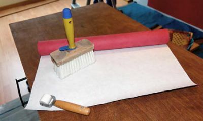 Nødvendig verktøy for å lime vegger