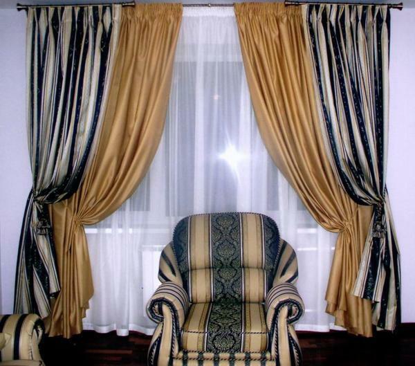 Two-color curtains will look good in any of the rooms