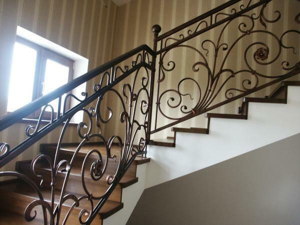 As a rule, any ladder must include reliable and practical handrails for support