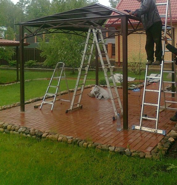 Construction of stationary arbor. Roof material - polycarbonate.