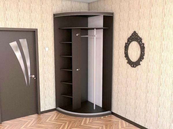 Rohová skříňka je nejen praktické, ale také dobré estetické vlastnosti, je tedy schopna zlepšit vzhled sálu interiéru
