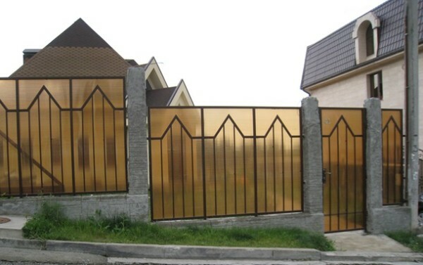 If we make the original frames and attach them to the polycarbonate, you will get a very stylish fence