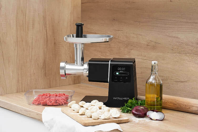 Powerful Wollmer M909 meat grinder with vegetable cutter and juicer functions