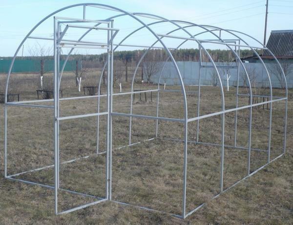 Before building a greenhouse, it is necessary to accurately calculate all the dimensions of the structure