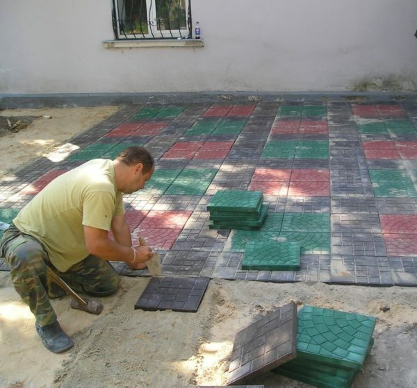 Lay tile is not difficult, but it is necessary to take into account its thermal distortion