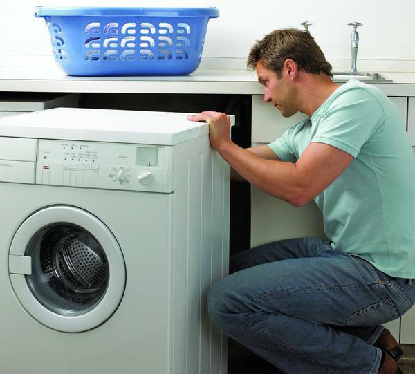 Un paso importante en la conexión de la máquina lavadora para proporcionar energía
