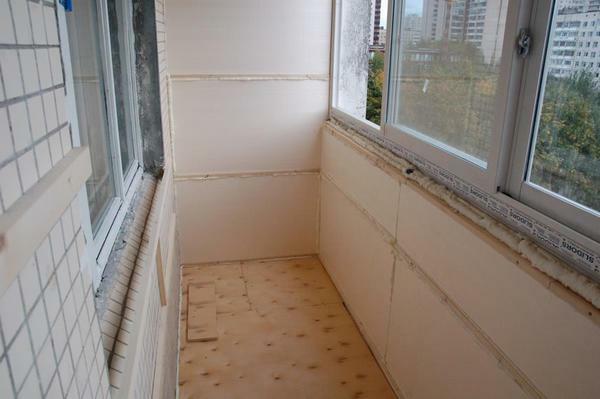 The most popular material for interior decoration of the balcony is plasterboard
