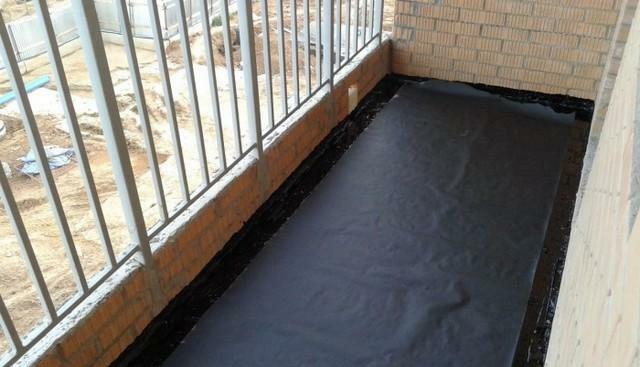 Waterproofing of the balcony: balcony roof, sealing of the balcony plate, from the inside flows after glazing