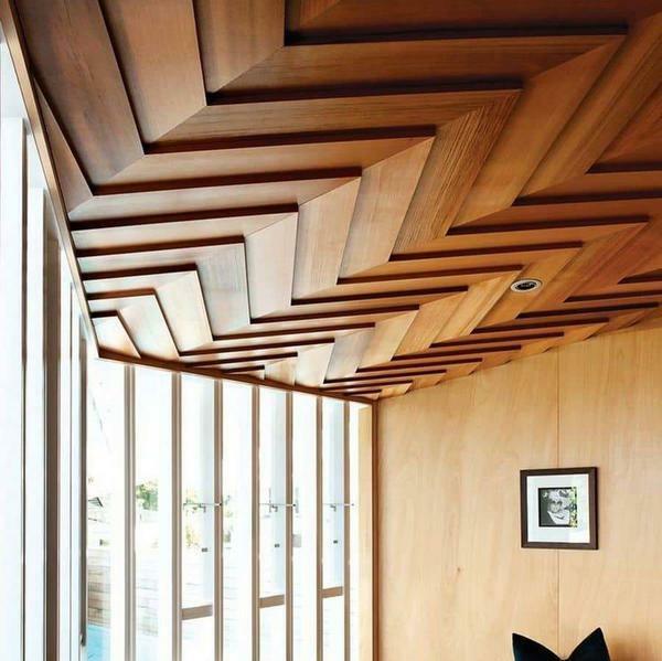 Plafond en bois: recouvrement vapeur, cadre et lattes pour les appartements, style de photo et des feuilles dans la maison, la forme, comment démontons et la décoration dans le secteur privé