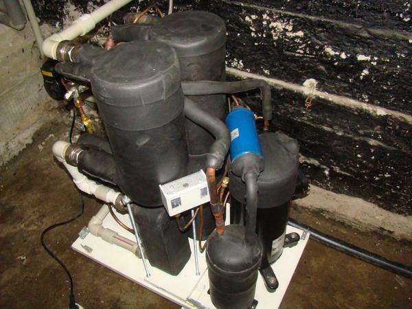 Toplotna črpalka z rokami iz starega hladilnika: toplotni izmenjevalnik vezje, klorofluoroogljikovodik in vodo, domače krmilnik, zračni kompresor
