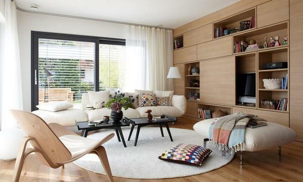 Herhangi bir modern oturma odası dekor öğesi gibi salon için perdeler pratik olduğunun olmalıdır