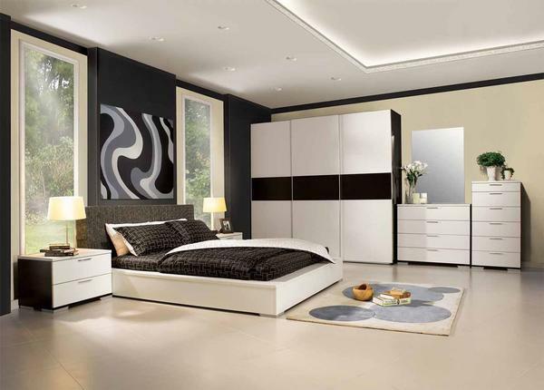 Iš juodos ir baltos spalvos miegamajame derinys yra labai universalus, kuri suteikia puikias galimybes interjero dizainas