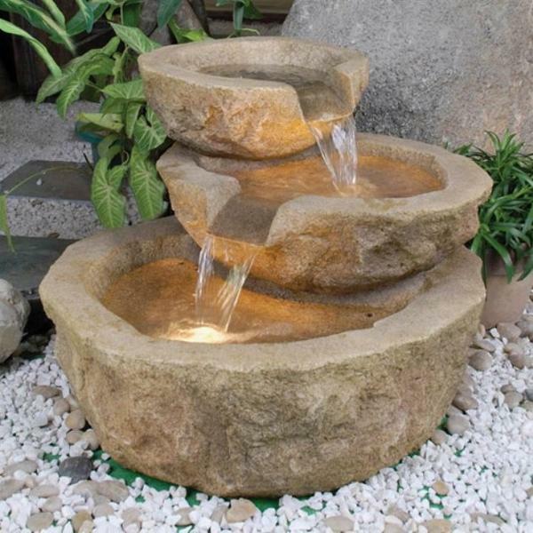 Fountain sem bomba para a área suburbana pode ser feita com as mãos
