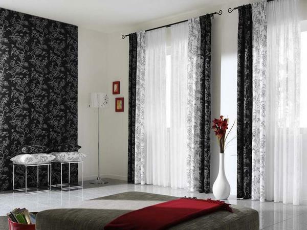 Black and white wallpaper allows you to correctly place accents in the design of living quarters, as the black color perfectly harmonizes with almost all the details of the interior