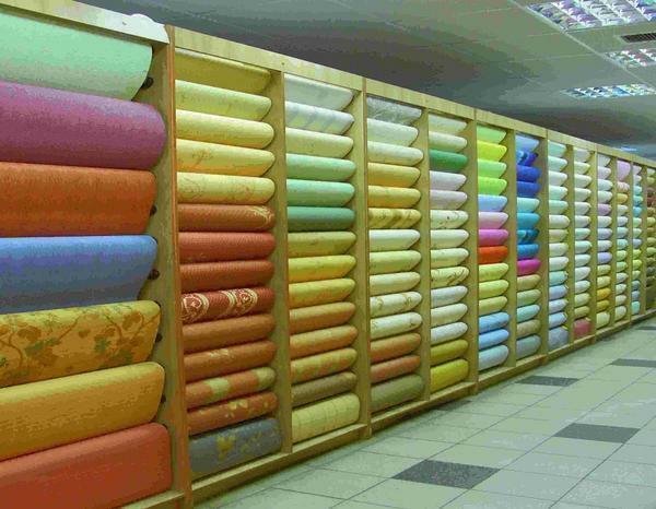 To date, the assortment of stores is very rich in various types of paper wallpapers