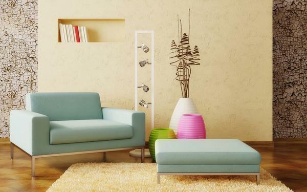 Thanks to the combination of wallpaper, it is possible to visually expand the space