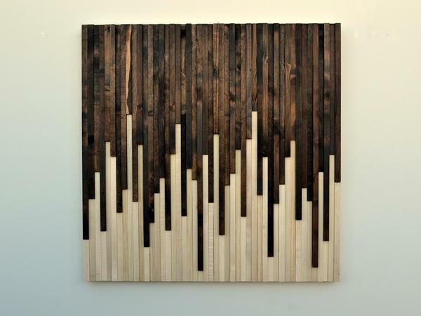Panele drewniane z rękami można ozdobić niemal każdy pokój