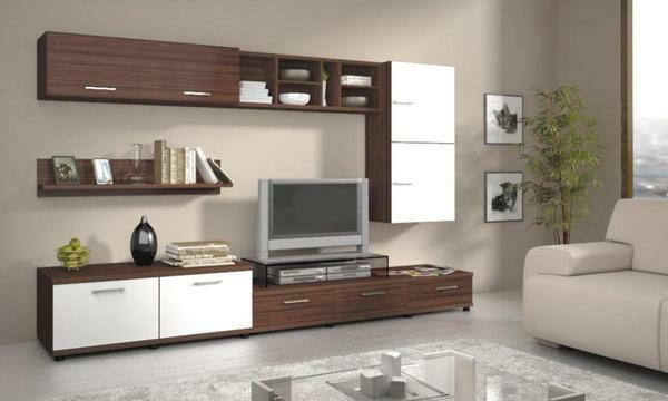 Zariadený obývacia izba nábytkom, zvážiť veľkosť svojej izby