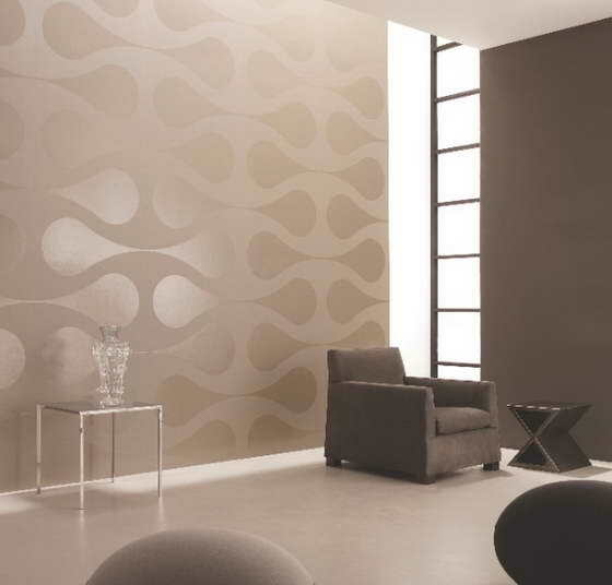 Today, non-woven wallpaper is considered very popular, because they perfectly fit into the interior of almost any room